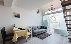 Kent Ridge Loft, Sokolska
